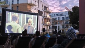 Kino letnie na Osiedlu Ja Sielska w Poznaniu, czyli sąsiedzka integracja pod gołym niebem!