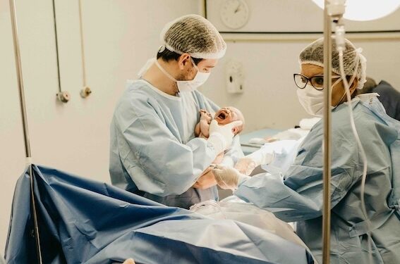Krew podczas porodu – ile tracimy i kiedy to może być niebezpieczne - Aktualności, Ludzie, wydarzenia, Wasze sprawy, Zdrowie krew-podczas-porodu-ile-tracimy-i-kiedy-to-moze-byc-niebezpieczne