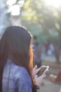 wakacje-bez-telefonu-dzieci-zyskuja-znacznie-wiecej-niz-tylko-mniej-czasu-przed-ekranem