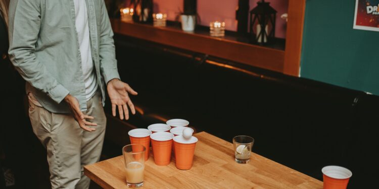 Od akademików Ivy League po ekrany w Hollywood. Jak Beer Pong stał się największym ewenementem imprezowej popkultury? - Ludzie, wydarzenia Od akademików Ivy League po ekrany w Hollywood. Jak Beer Pong stał się największym ewenementem imprezowej popkultury?