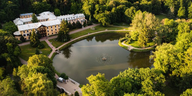 Odpoczynek bez wyjazdu za granicę - dlaczego polskie uzdrowiska wracają do łask?